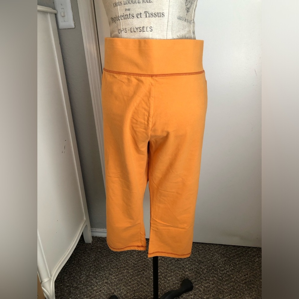 LOGO Layers Regular Capris w/seam details & pockets EUC